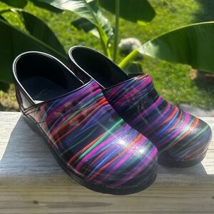 Dansko Professional Clogs Size 39/8.5 C olorful Stripes Geometric Nurse Shoe